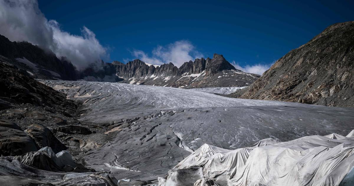 Onda de calor ameaça glaciares suíços: desde 1954 que não era preciso subir tanto para chegar aos 0ºC