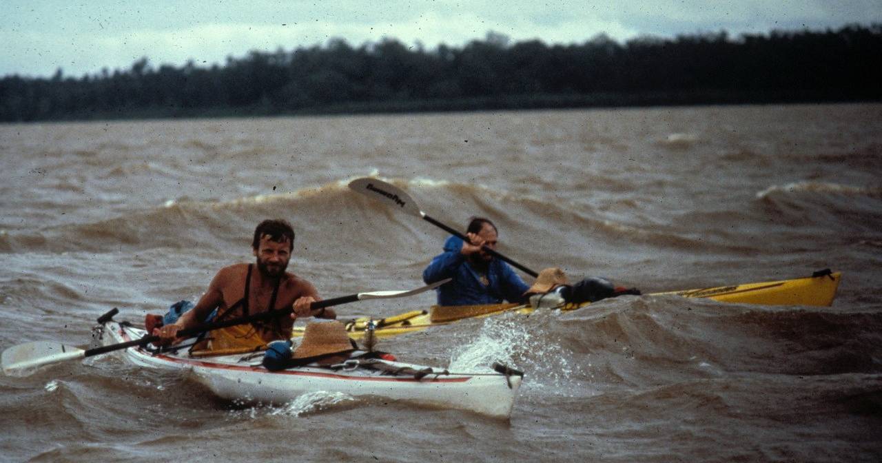 “Siempre digo que éramos jóvenes y probablemente estúpidos, pero sobrevivimos”: Entrevista al primer explorador que recorrió todo el río Amazonas