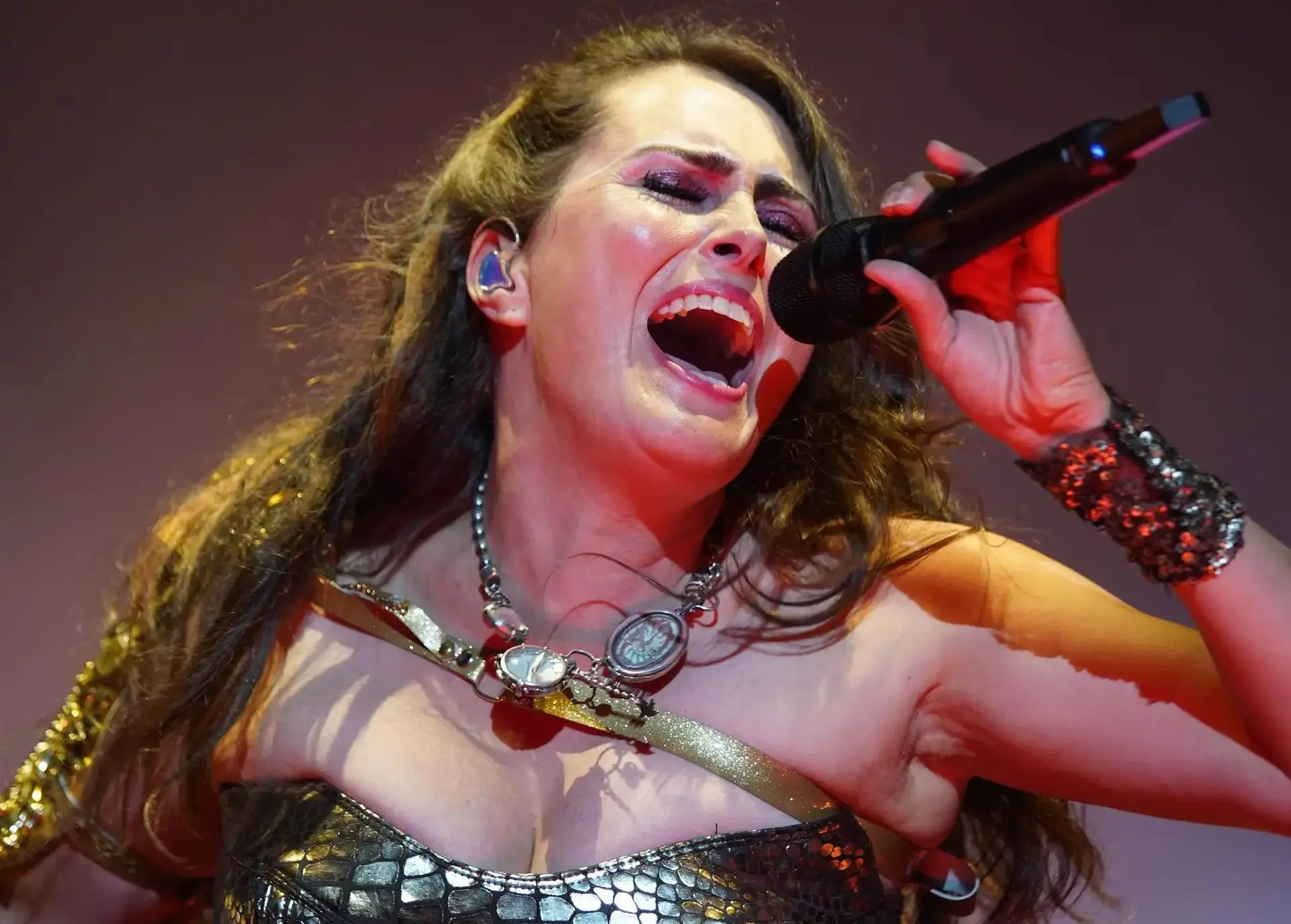 Sharon den Adel, vocalista dos Within Temptation
