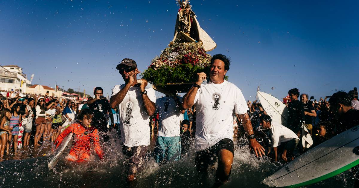 Nossa Senhora da Praia: as imagens de uma tradição com 130 anos que culmina com uma procissão no mar