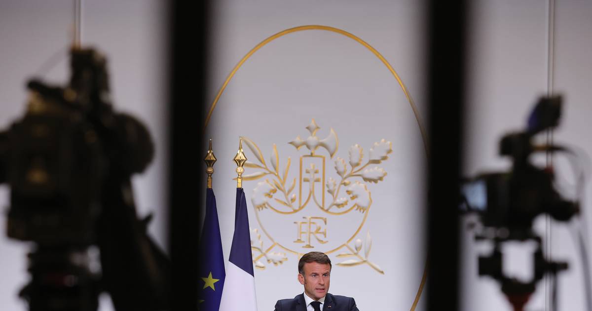 Macron encontra-se com líderes partidários e equaciona organizar referendos