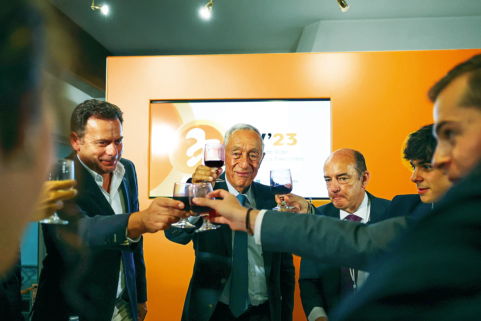 Presidente brinda com Montenegro, na sala onde Portas apontou uma prioridade: uma alternativa para Costa