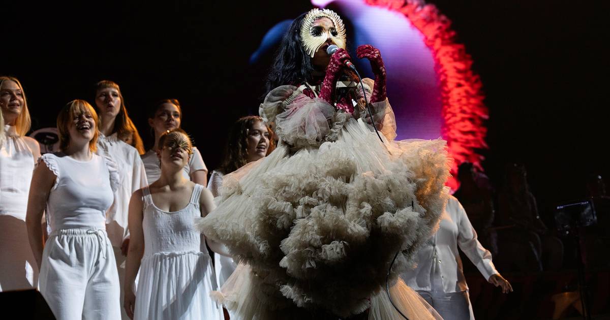 Björk: “Obrigado, Lisboa, por esta noite maravilhosa”. Os vídeos do concerto na Altice Arena