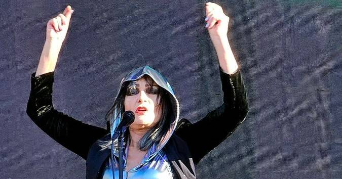 MEO Kalorama: com a ajuda de fãs de velha guarda e nova geração, Siouxsie trouxe a sua dança a Portugal