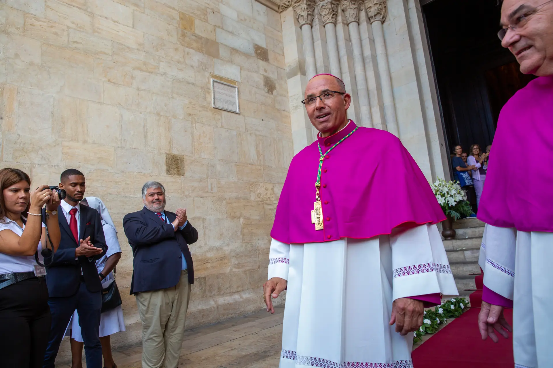 Patriarca de Lisboa compara políticos que recusam paz com quem recusou guarida a Maria