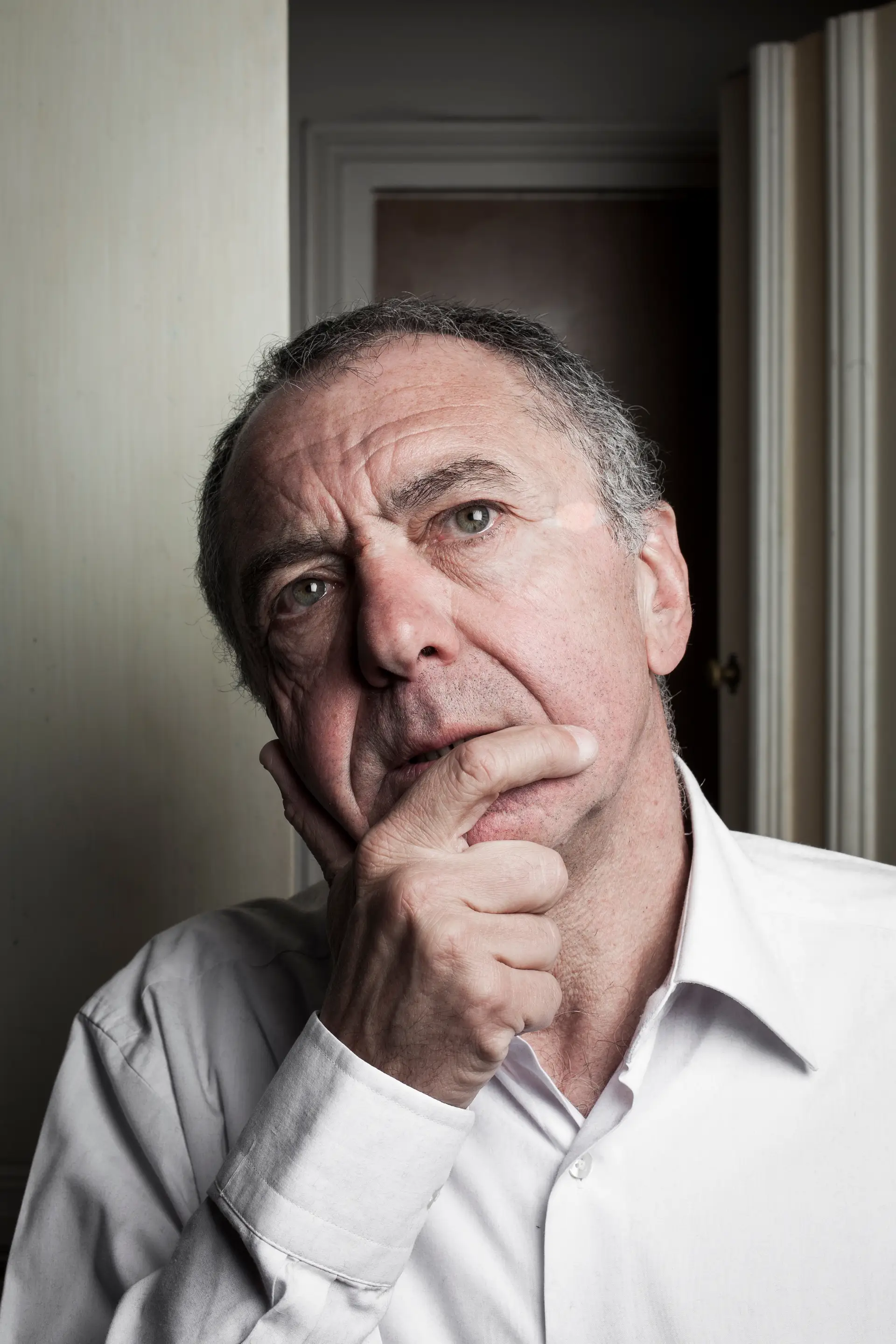“As elites políticas não ouvem o povo, e o populismo ouve”:  Gilles Lipovetsky numa grande entrevista