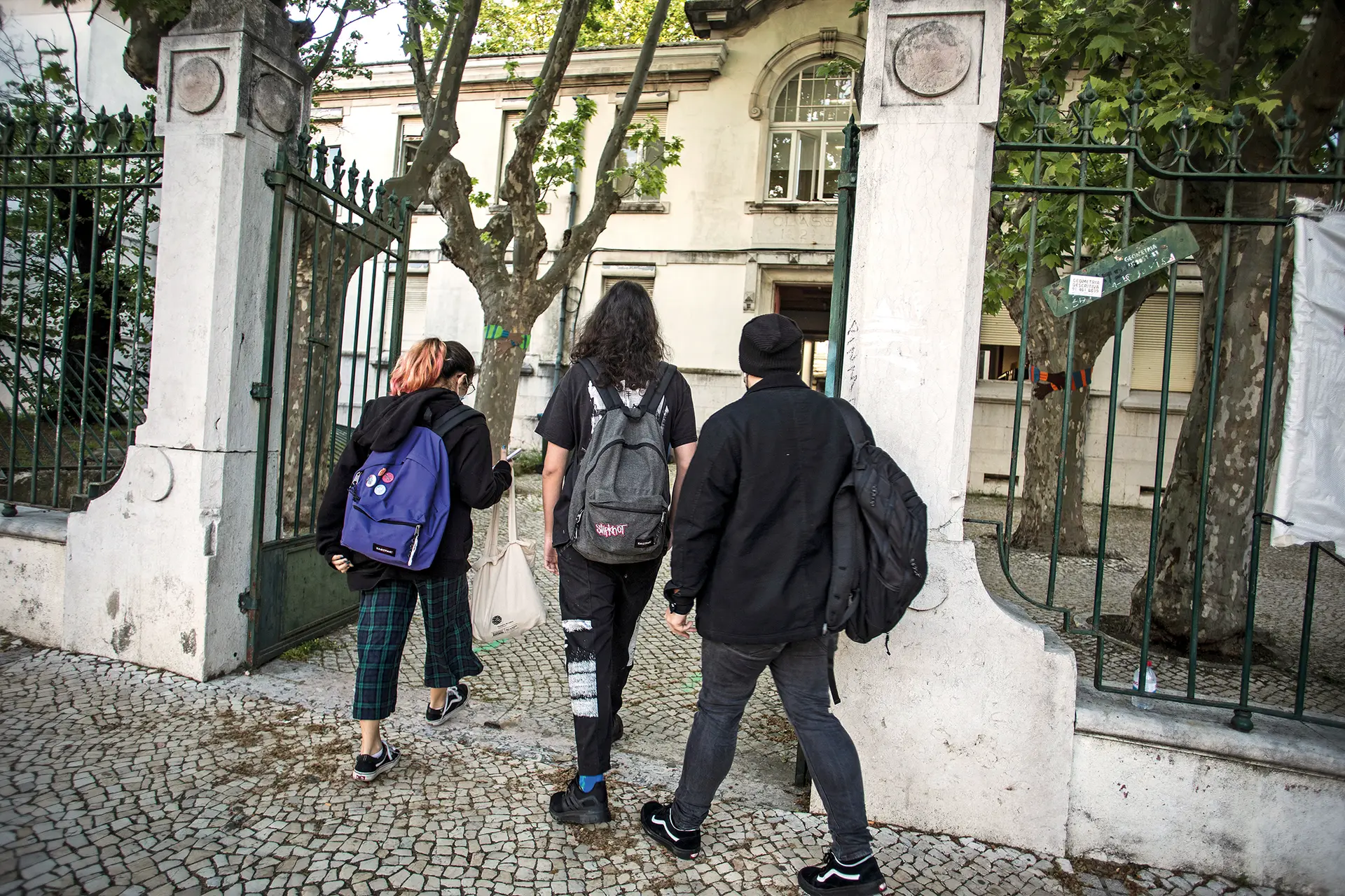 Ainda faltam professores para 100 mil alunos, as aulas recomeçam na próxima semana