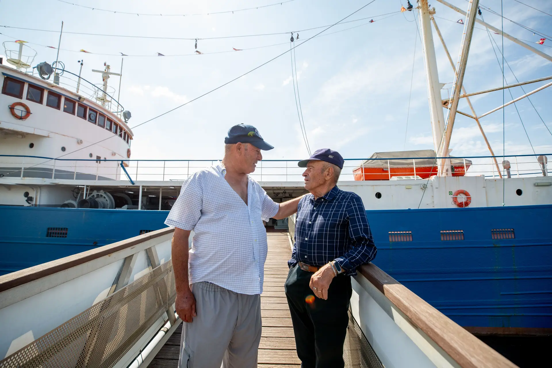 Manuel Louvado e Jeremias Vilarinho Ferreira, antigos pescadores de bacalhau: andaram à linha nos dóri na Terra Nova nos anos 1950 e 60