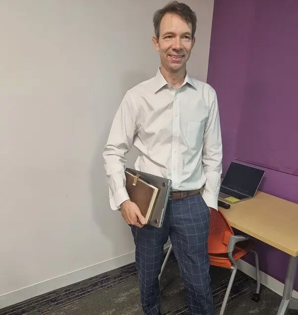 Johannes Fruehauf, líder da LabCentral, lembra que o sucesso da incubadora tem por base a partilha de recursos e tecnologias entre cientistas