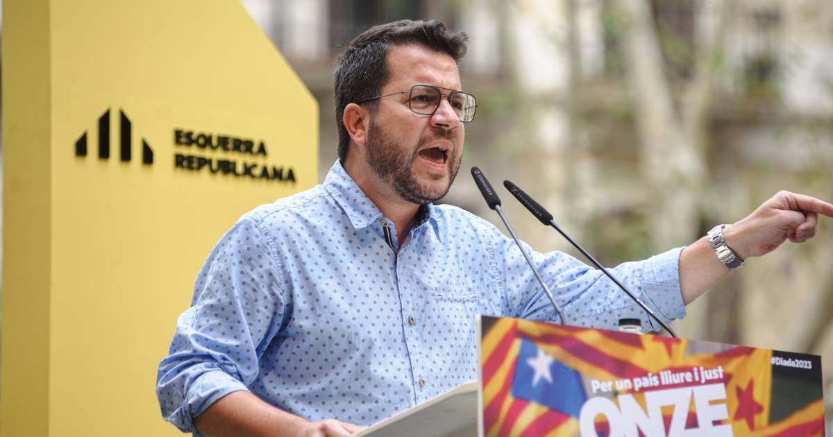 Protagonismo do ausente Puigdemont no Dia Nacional da Catalunha consagra-o como interlocutor de Sánchez