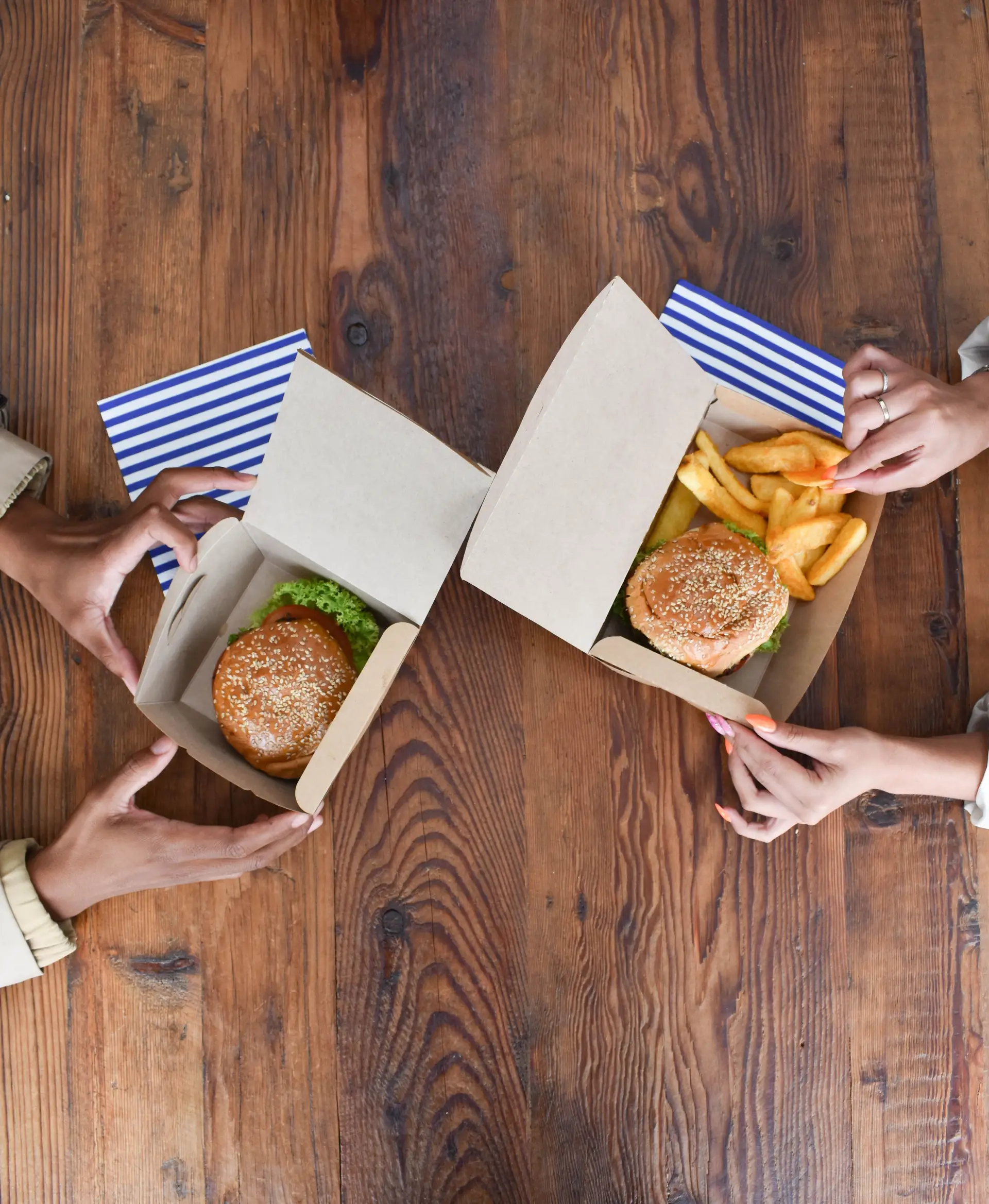 Aumento de embalagens de papel em alimentos traz riscos para a saúde e o ambiente, alerta relatório europeu