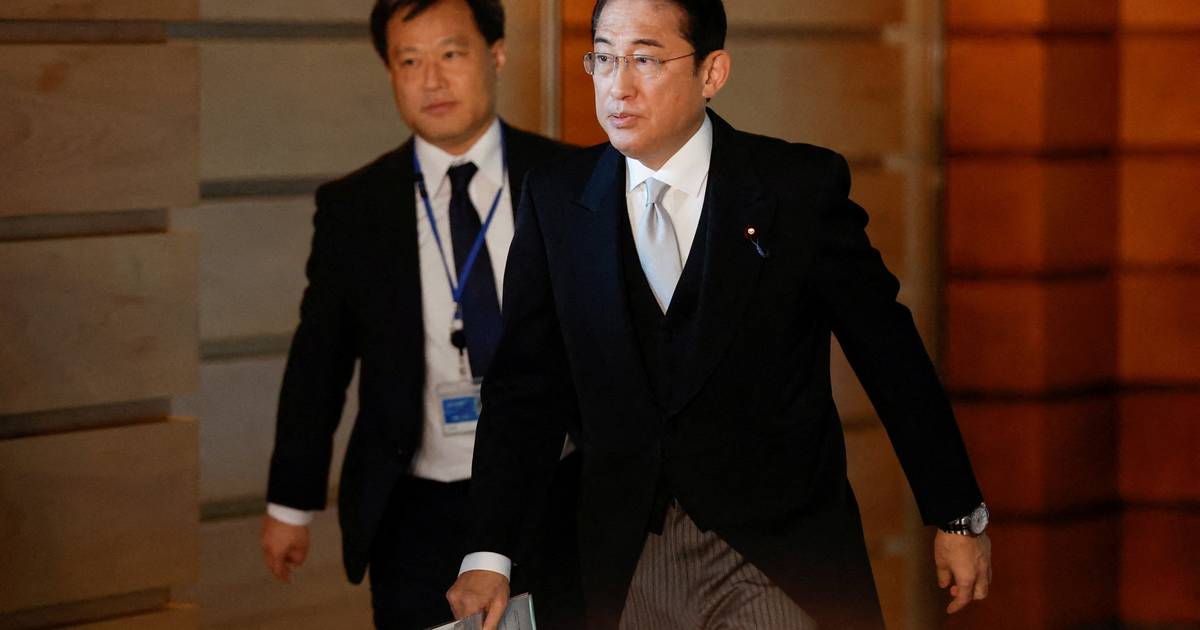 Primeiro-ministro do Japão substitui 11 ministros para melhorar popularidade
