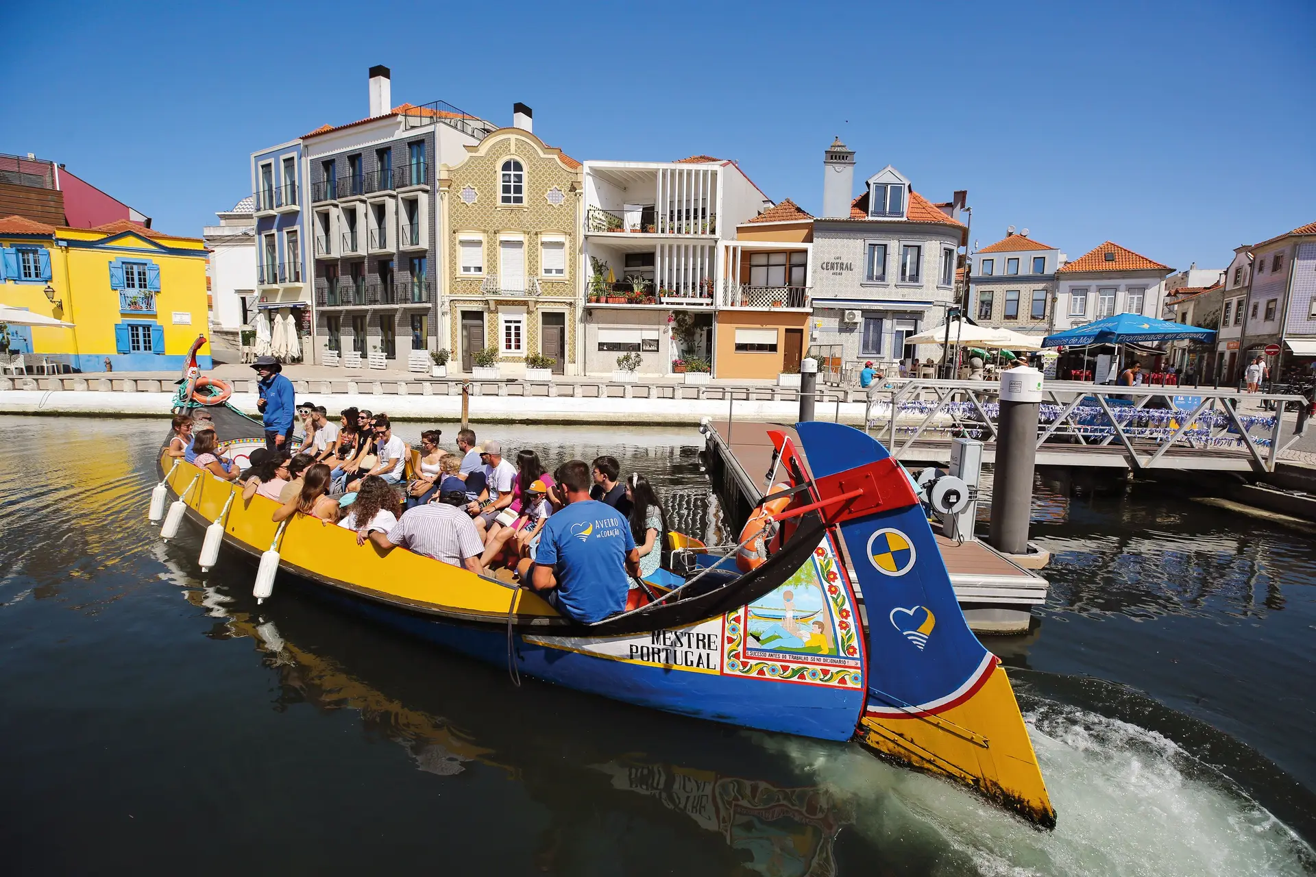 O turismo afirma-se como atrativo crescente da região, centrado no potencial natural da Ria de Aveiro, a “Veneza de Portugal” 