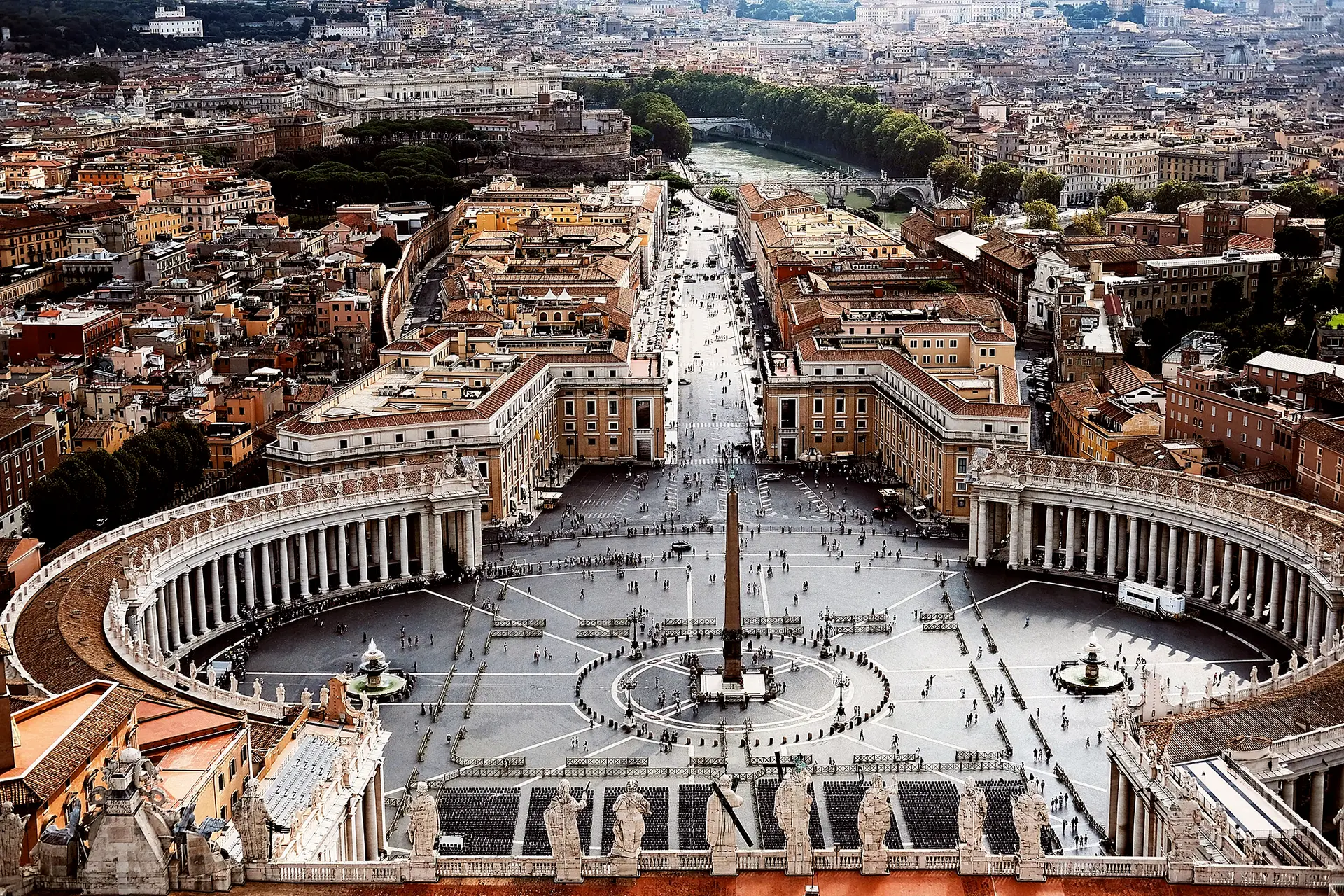Vaticano abre condicionalmente o sacerdócio a homossexuais