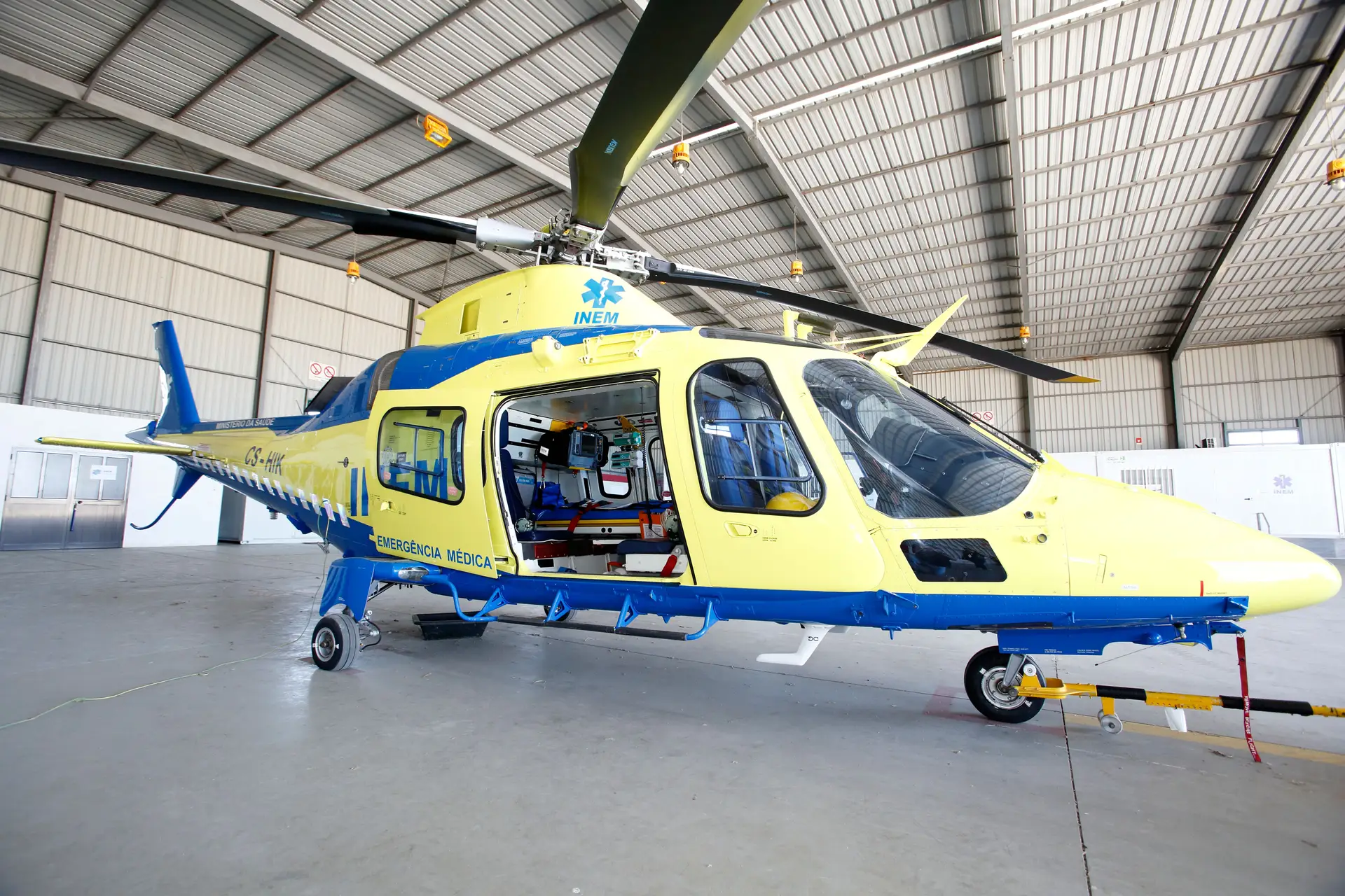 Dois dos quatro helicópteros de emergência do INEM deixam de operar à ...