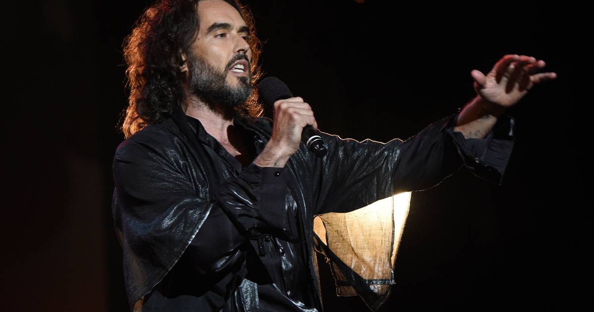 Polícia britânica investiga novas acusações de abusos sexuais feitas contra Russell Brand