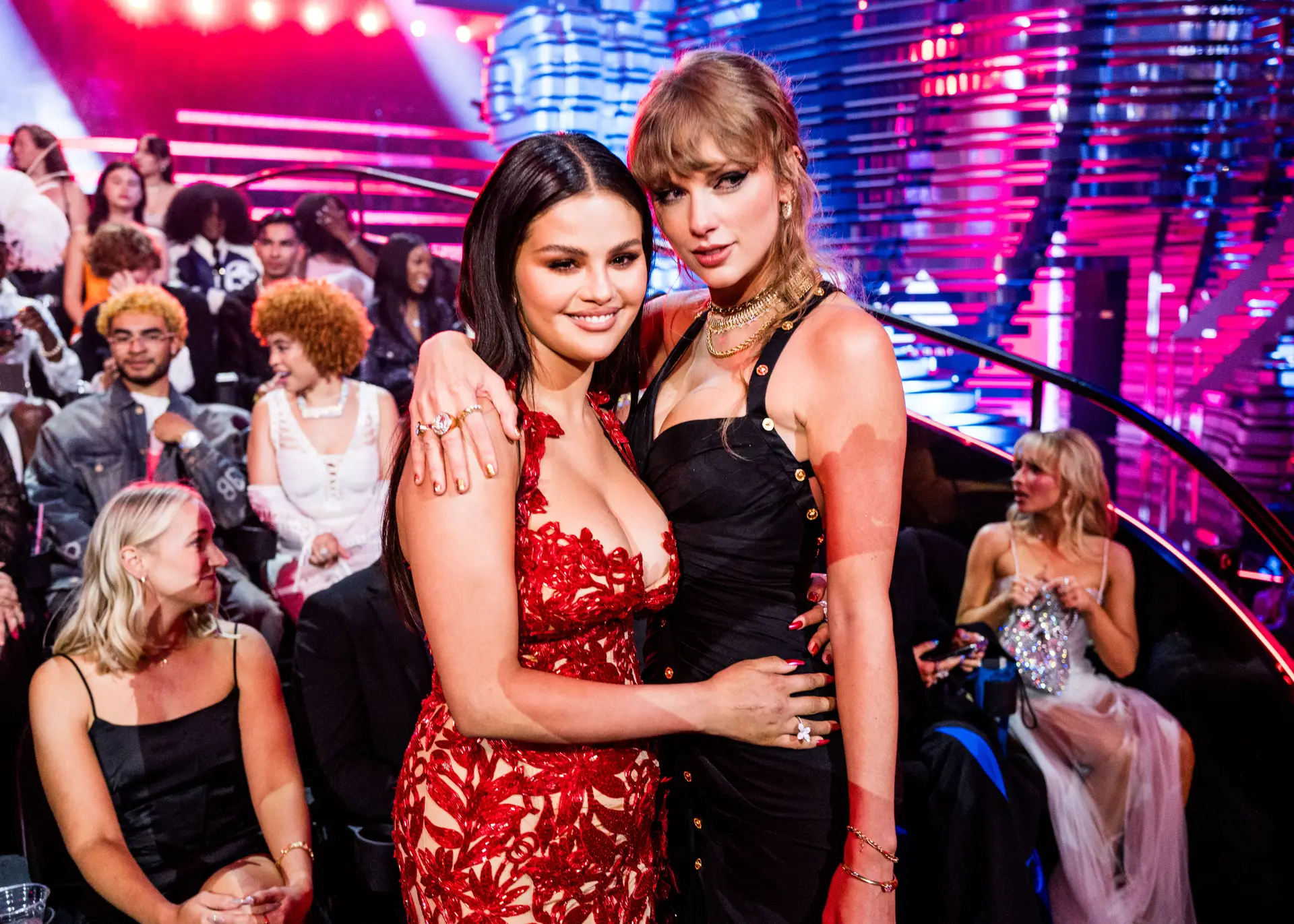 Selena Gomez Partilha Fotografia Com Taylor Swift Ela Est Incr vel 