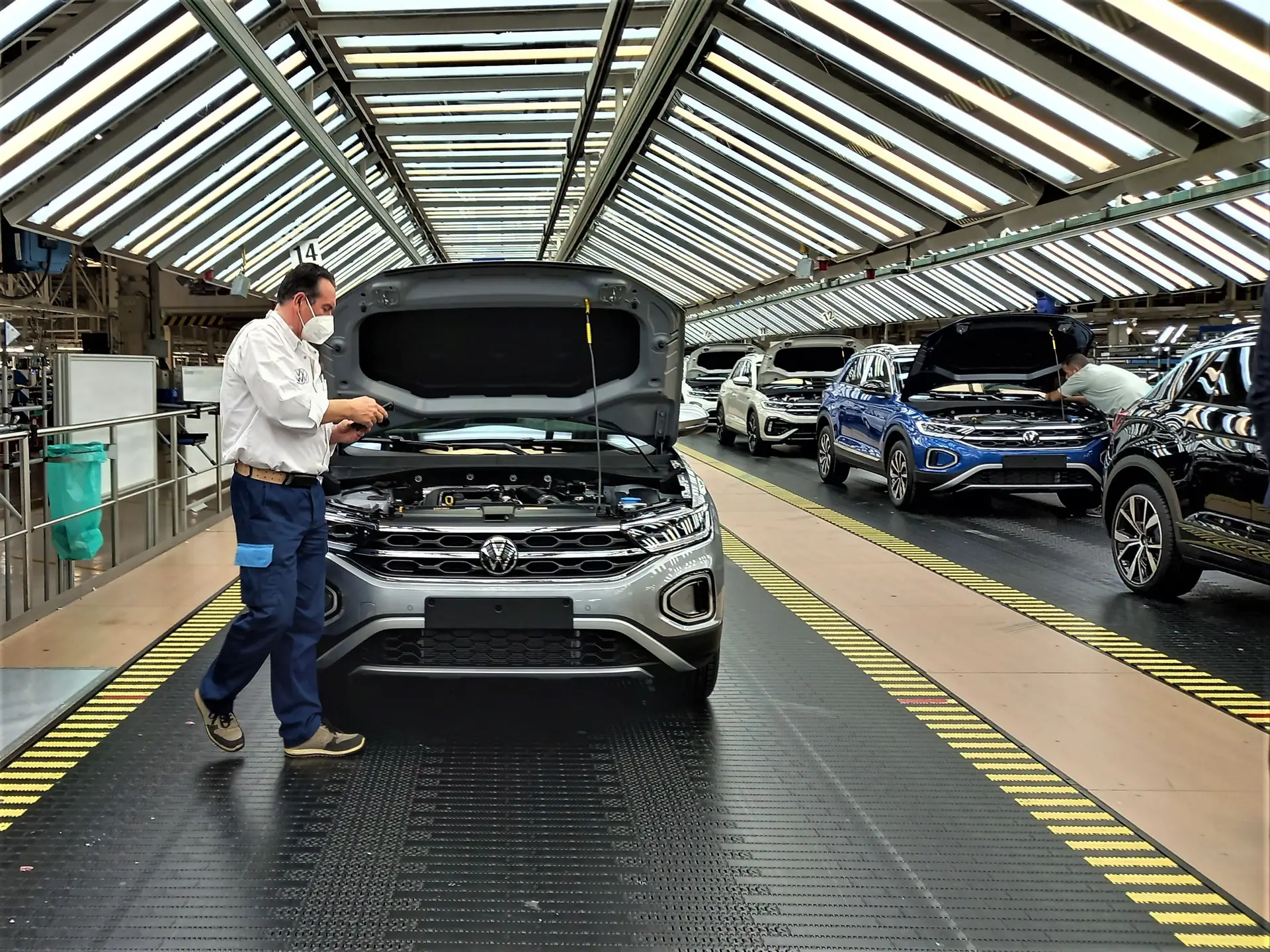 Autoeuropa retoma a atividade a 2 de outubro, mais de um mês antes do previsto