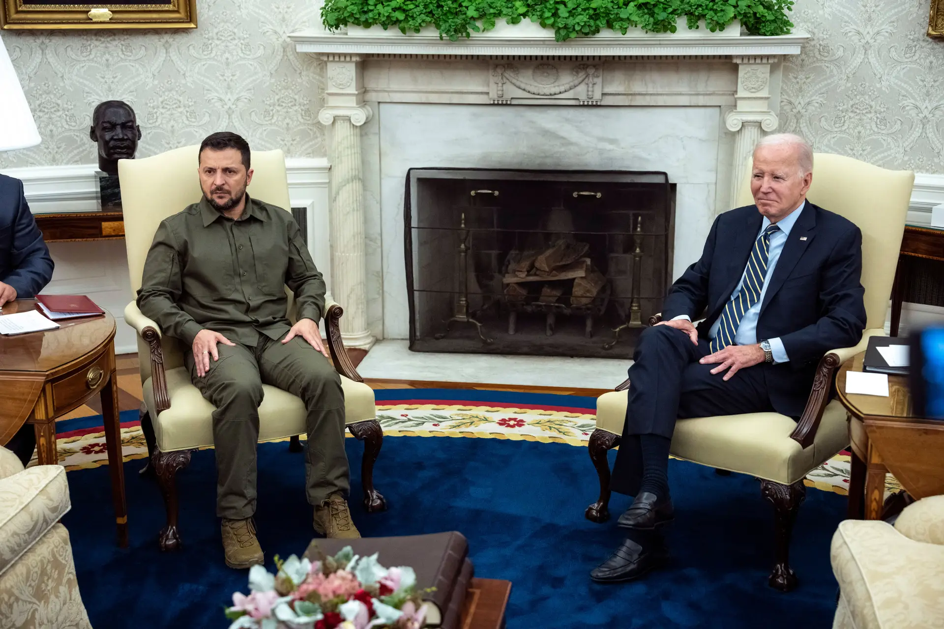 Volodymyr Zelensky e Joe Biden reunidos na Casa Branca