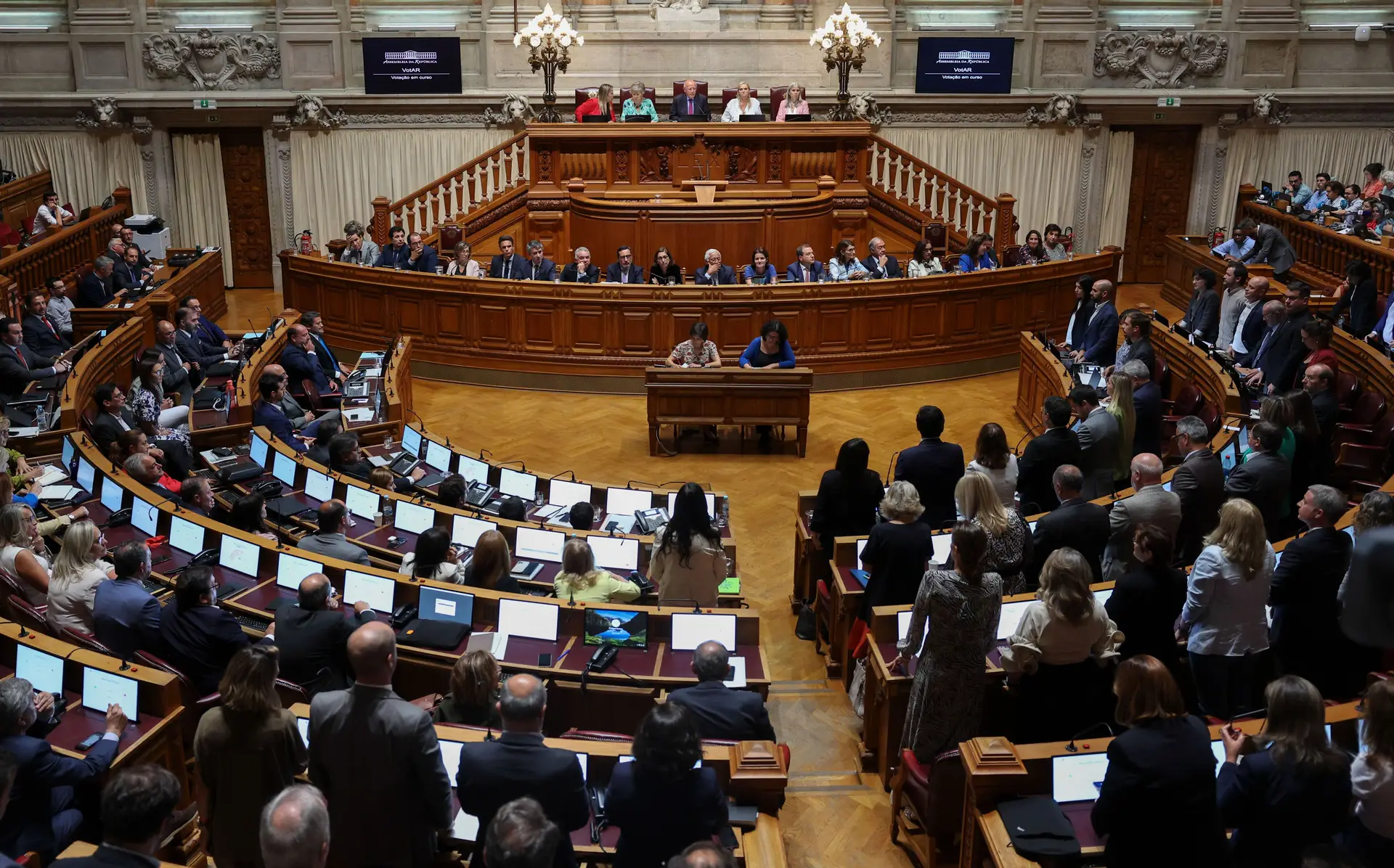 Parlamento aprova linha nacional de prevenção do suicídio e estudo de saúde mental