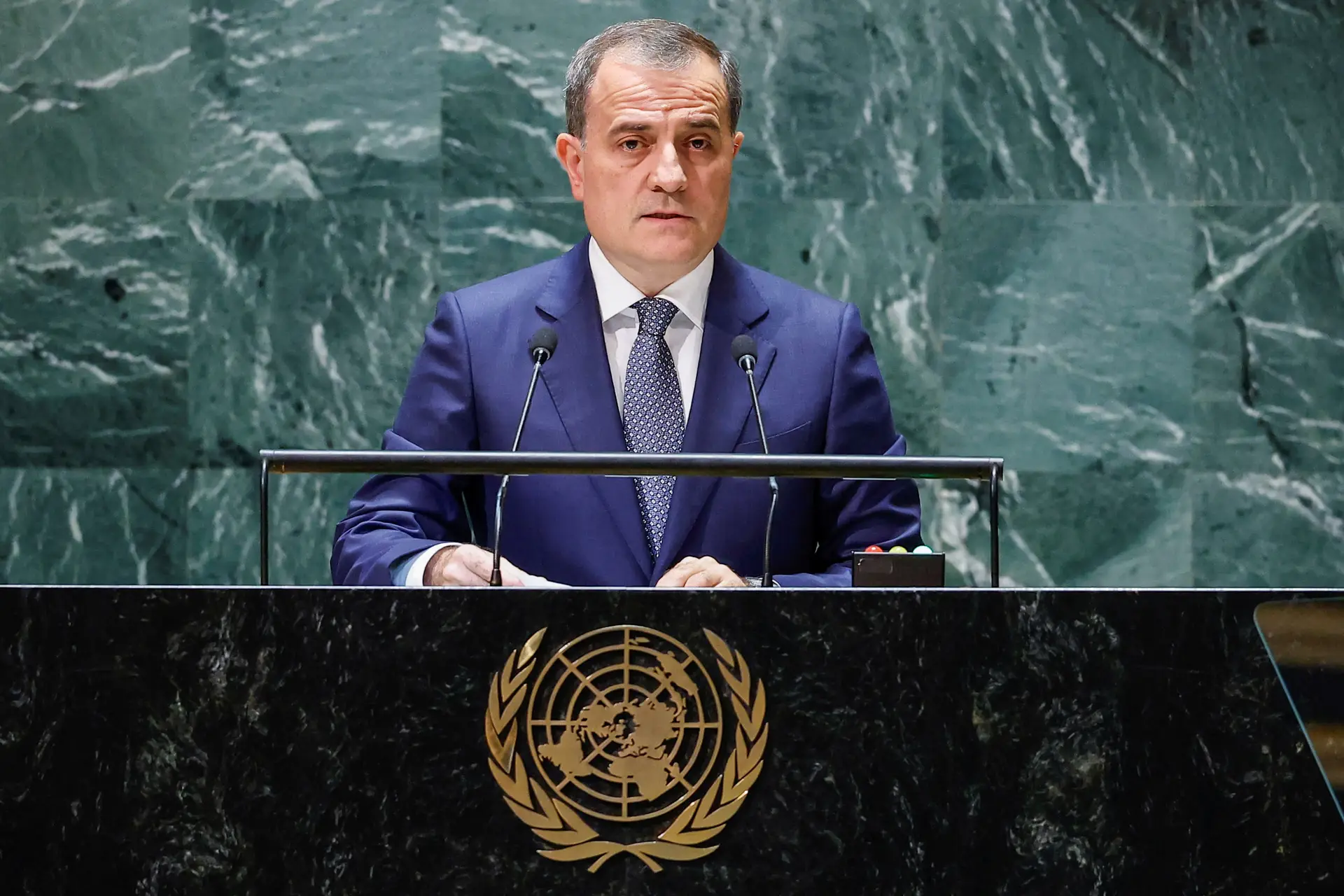 O MNE do Azerbaijão Jeyhun Bayramov discursou perante a assembleia-geral da ONU
