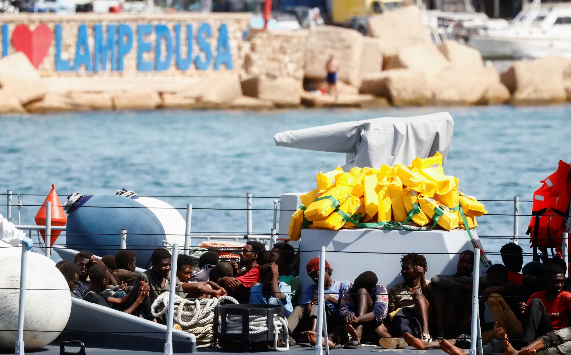 “A fronteira sul da Europa está no norte de África”: milhares de pessoas arriscam atravessar o Mediterrâneo e “provavelmente” vão continuar