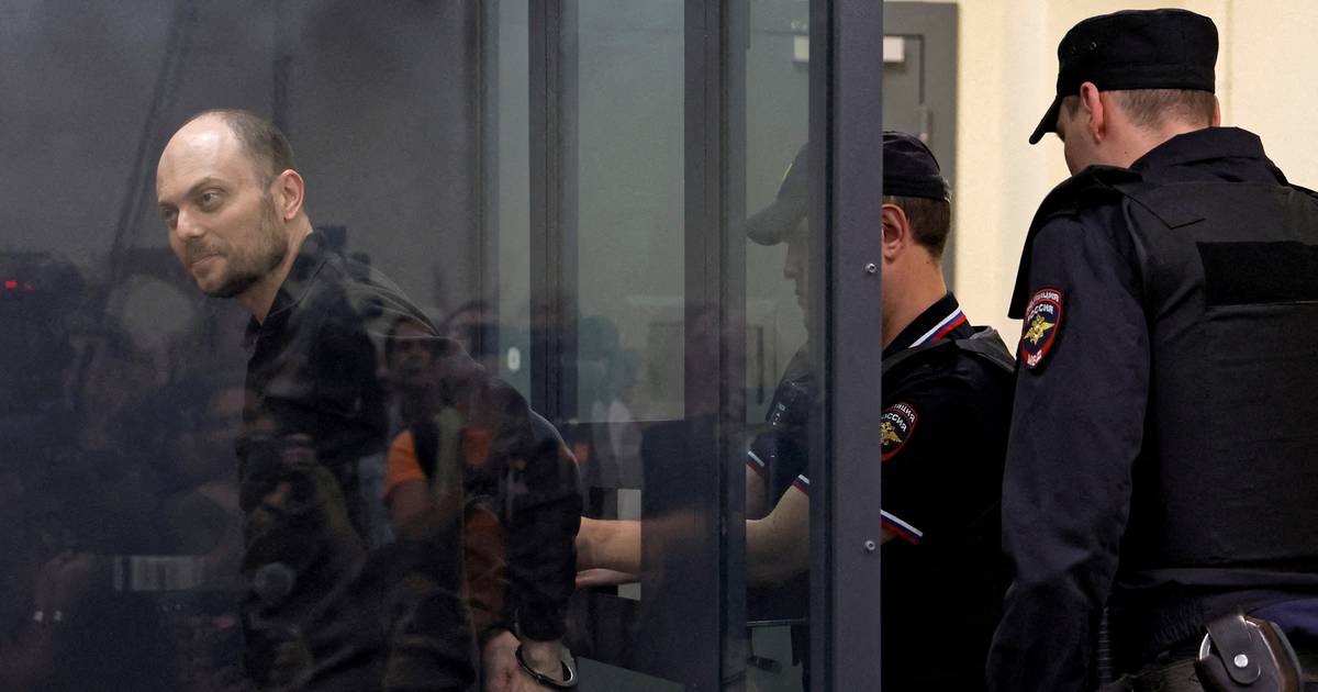 Opositor russo Kara-Murza mudado de prisão e colocado em solitária