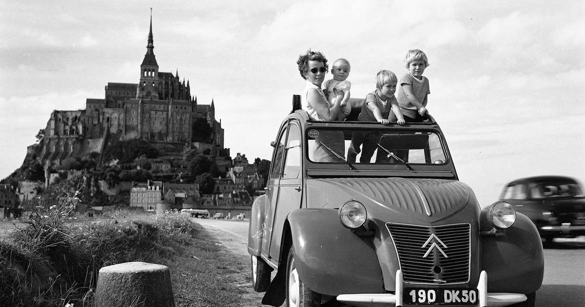 Nasceu antes da 2ª guerra mundial mas só foi para a estrada depois do conflito. O icónico Citroën 2 CV faz agora 75 anos