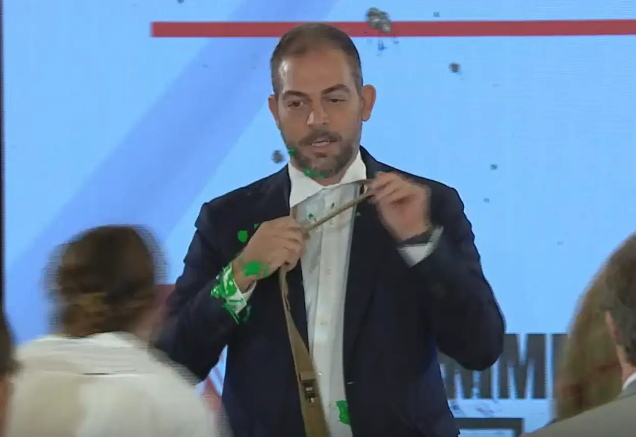 Frame do vídeo da CNN com o ataque ao ministro Duarte Cordeiro
