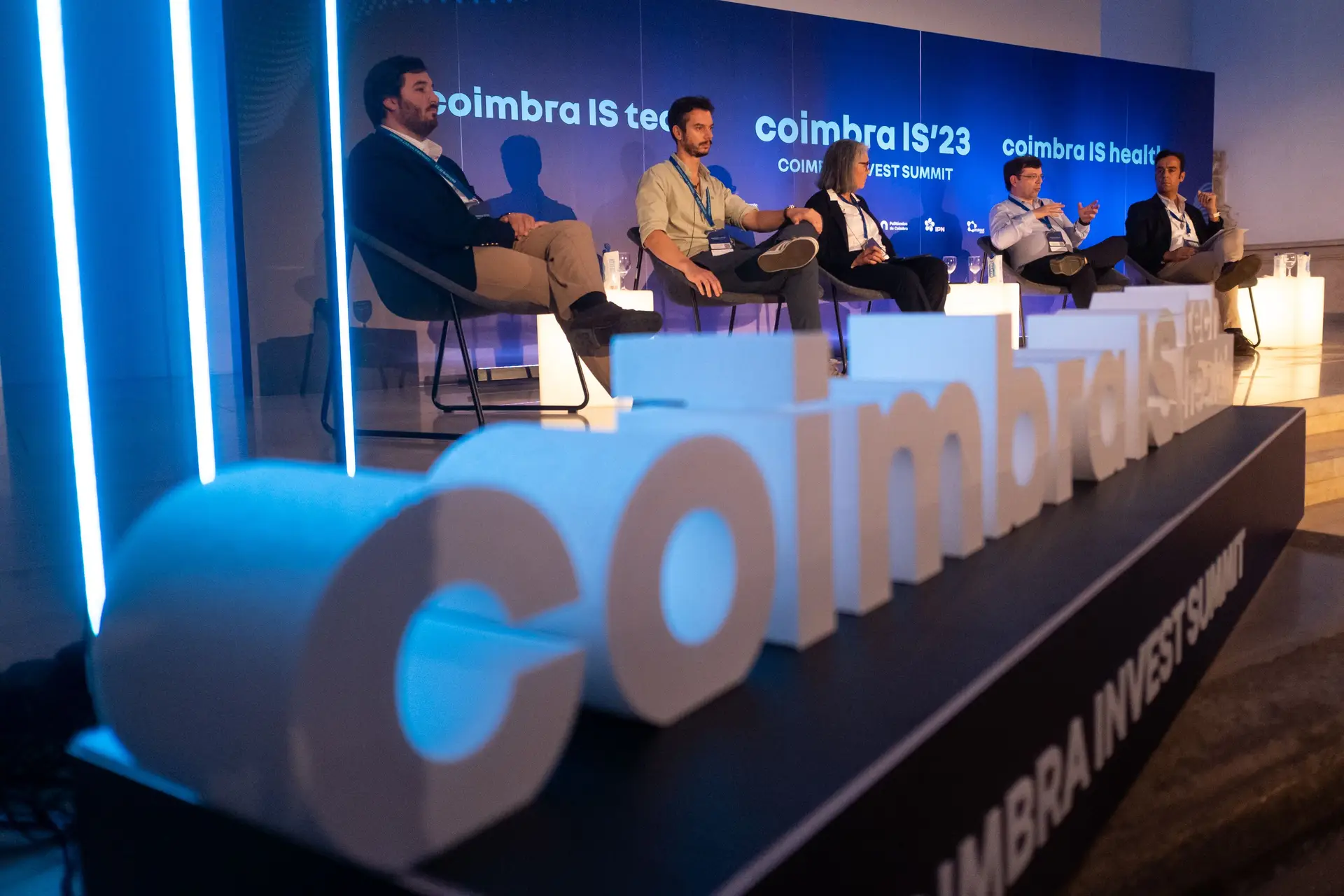 Manuel Tovar (The Loop Company), Ricardo Cabral (Spotlite), Carla Duarte (Instituto Pedro Nunes), Heitor Benfeito (Critical Ventures) e Filipe Castanheira (ActiveSpace) debateram sobre o "potencial" do ecossistema tecnológico em Coimbra para atrair investimento