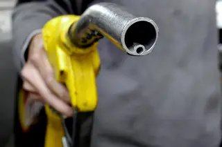 Preço dos combustíveis desce 2 cêntimos na próxima semana