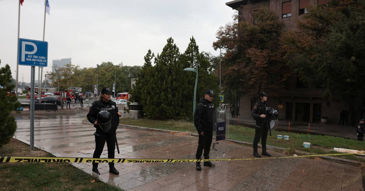 Ataque suicida junto ao parlamento turco em Ancara: os dois atacantes morreram, dois polícias ficaram feridos