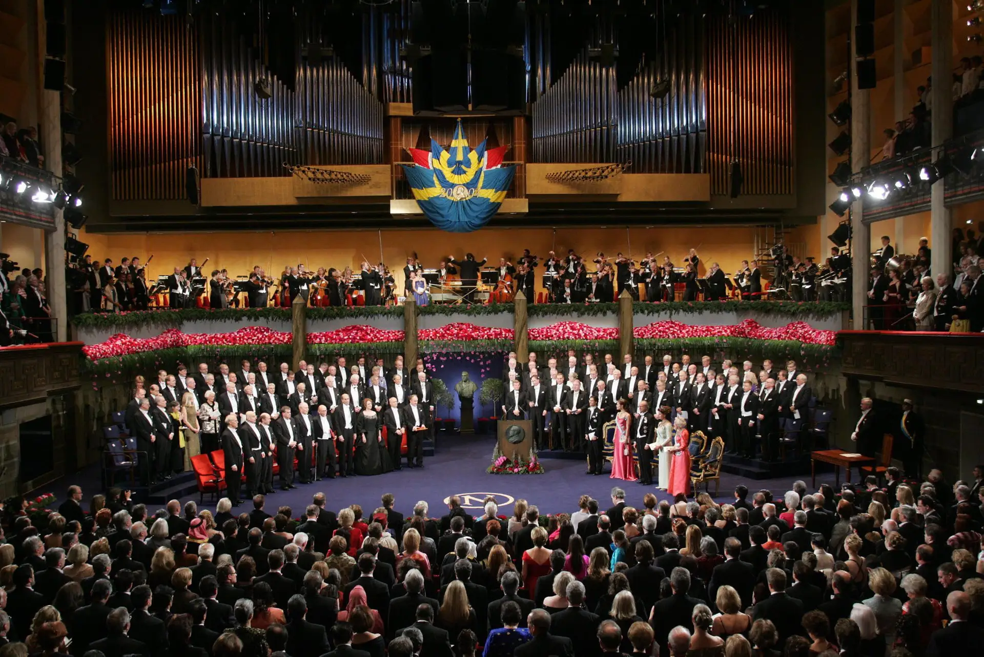 Os Nobel são entregues numa cerimónia em Estocolmo (na foto), excetuando o da Paz, cuja gala se realiza em Oslo