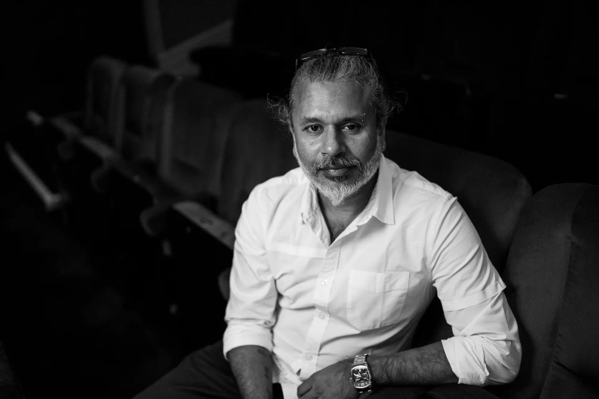 Shehan Karunatilaka, um ano depois do Booker: “Não voltei a escrever a sério, sei que vou pensar 'O que é que aquele crítico vai dizer?'”