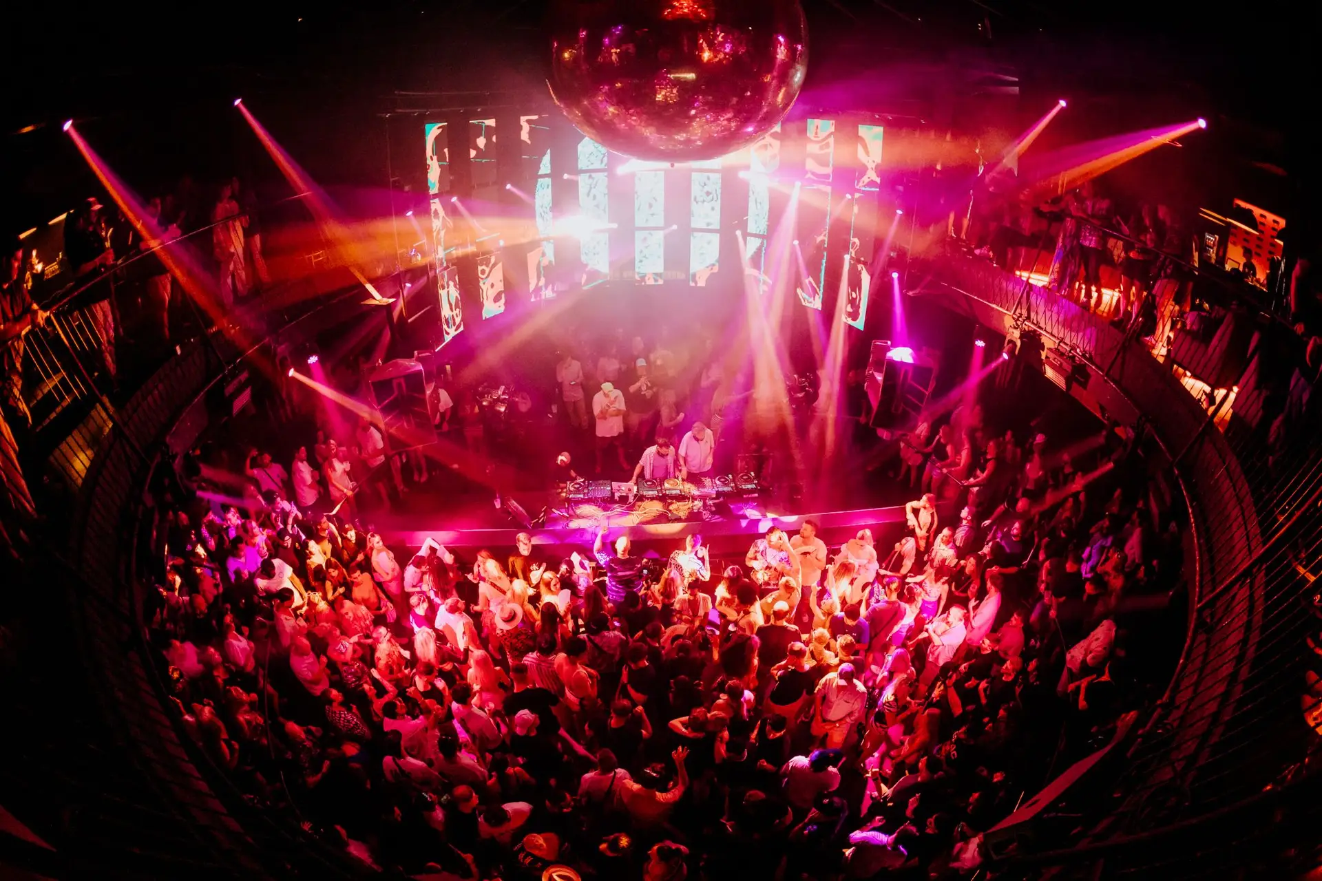 Festa da Defected Records no clube Eden, em Ibiza