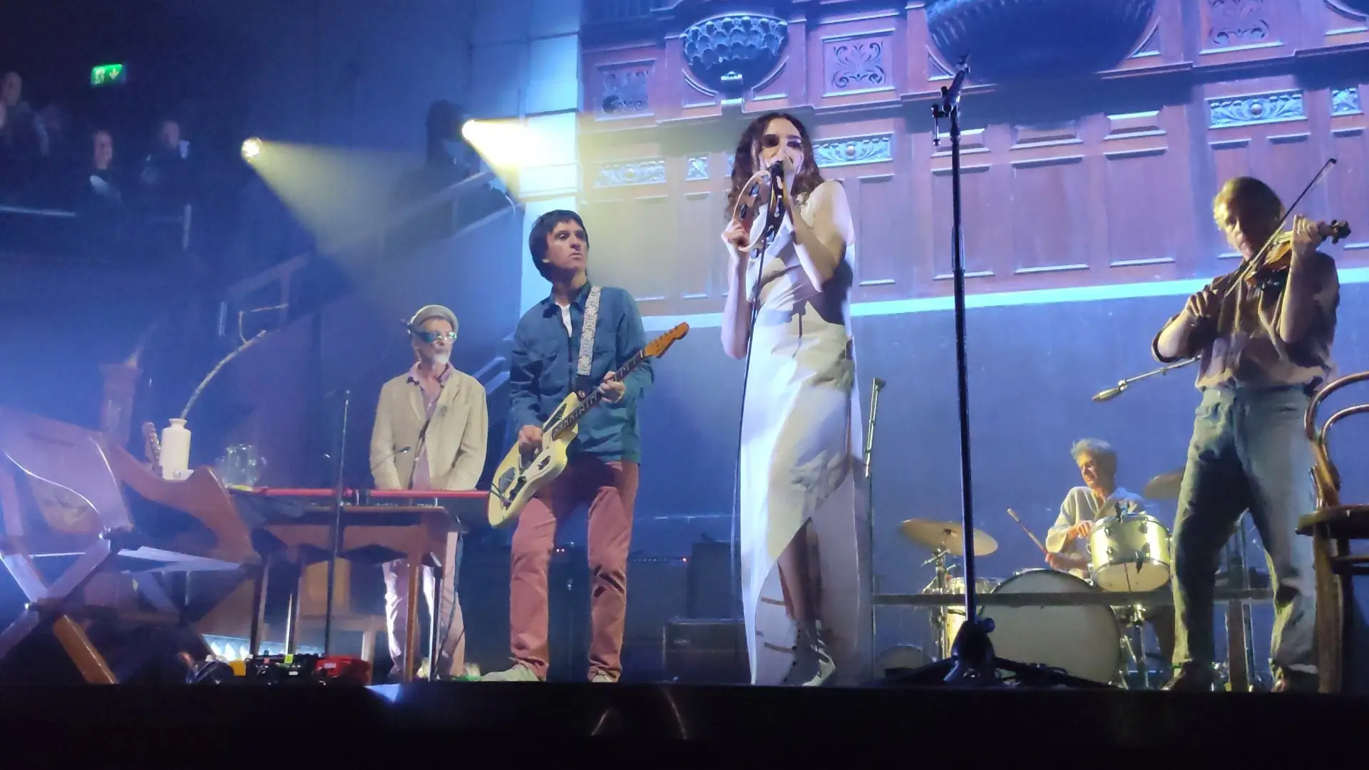 Johnny Marr toca com PJ Harvey em concerto em Manchester