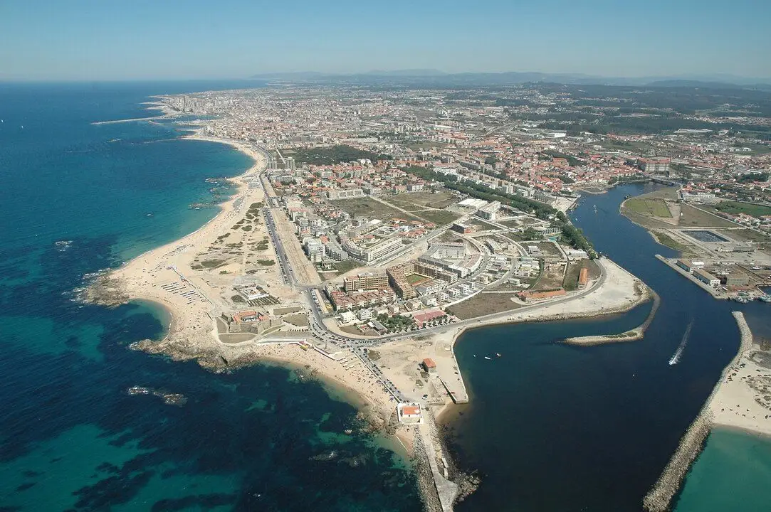Mar e rio em Vila do Conde