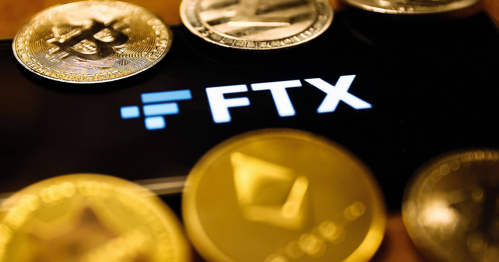 Portugueses atrás de €2,7 milhões perdidos em bolsa de criptomoedas -  Expresso