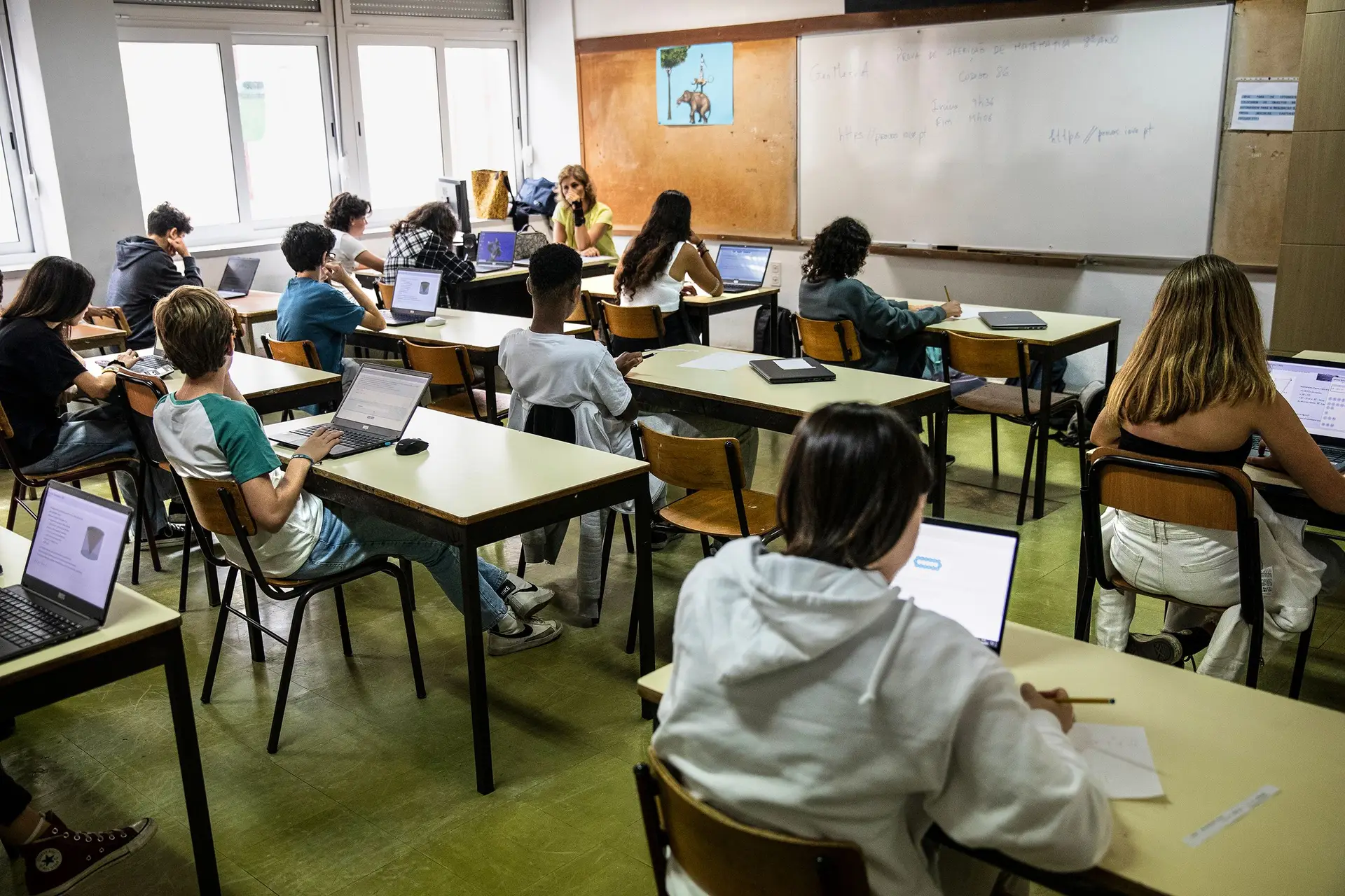 Flexibilizar currículos, aumentar salários de professores e redefinir o papel do Ministério da Educação