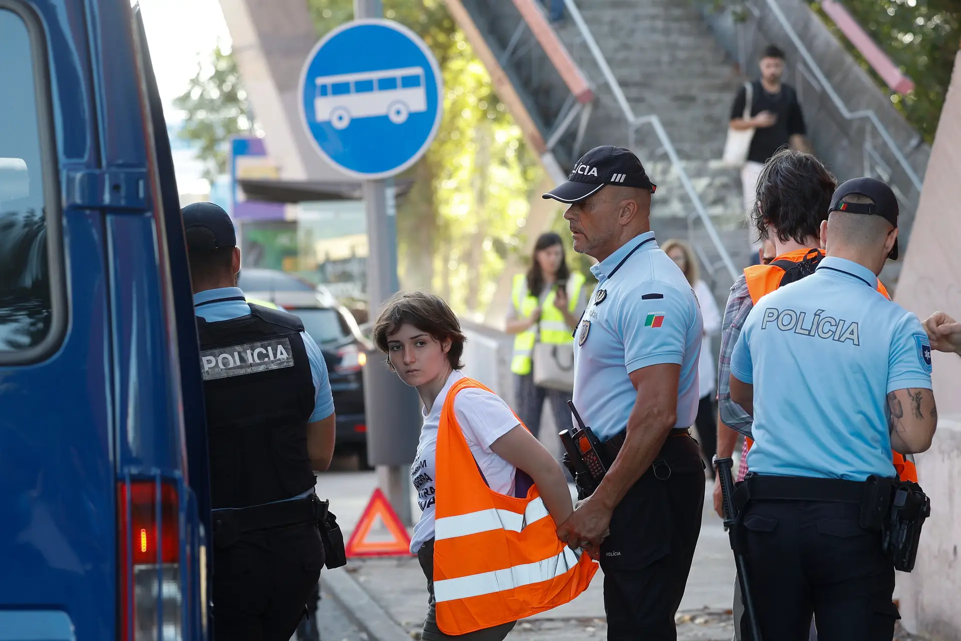 “Pelo quarto dia consecutivo”, ativistas pelo clima “interromperam a normalidade”: quatro foram detidos por bloquear trânsito na Av. de Roma