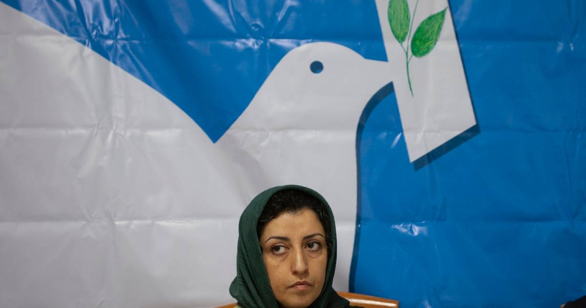 Vinte anos depois de Shirin Ebadi há um novo Nobel da Paz para as mulheres do Irão: a luta de Narges Mohammadi venceu