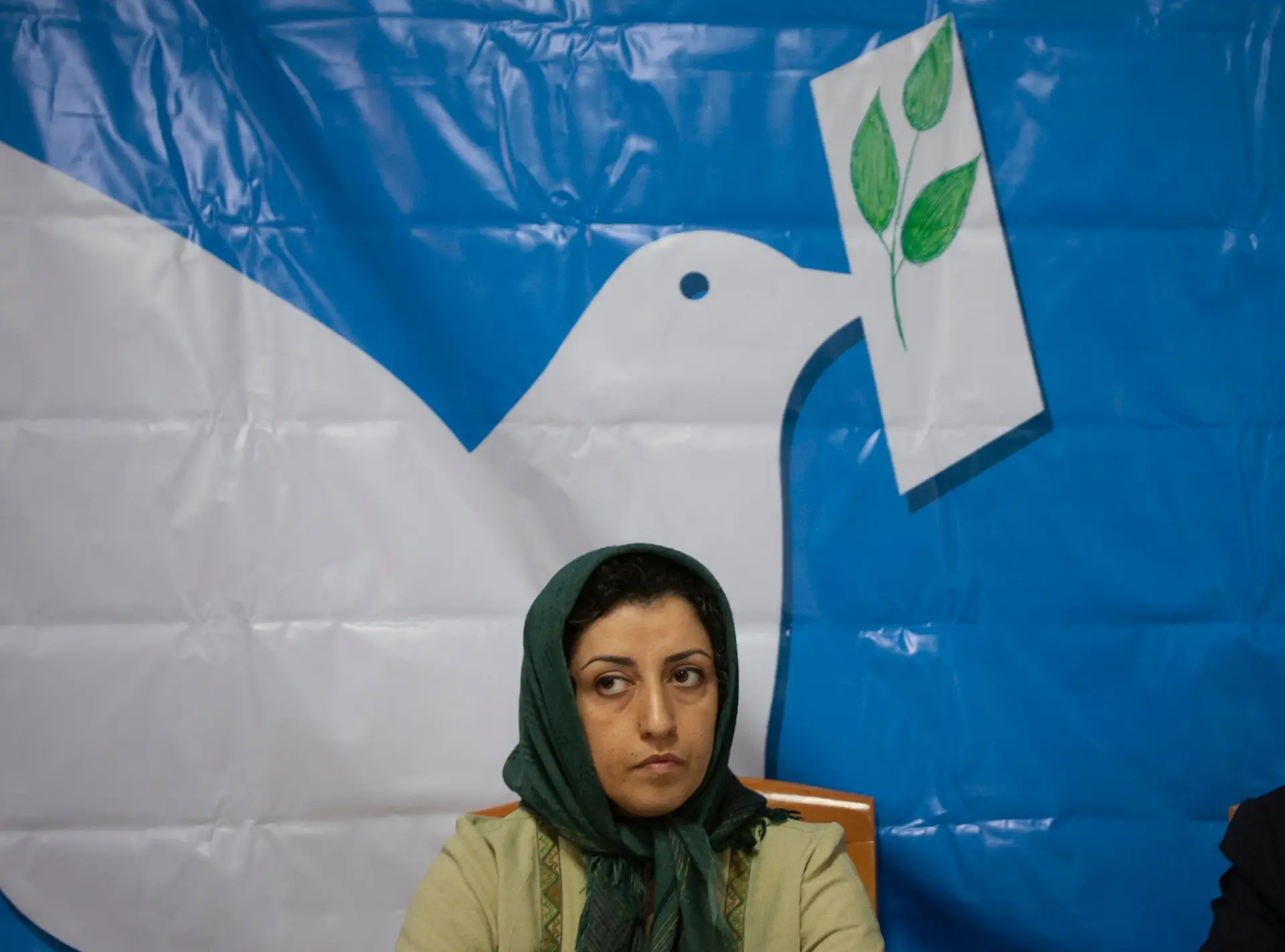 Vinte anos depois de Shirin Ebadi há um novo Nobel da Paz para as mulheres do Irão: a luta de Narges Mohammadi venceu