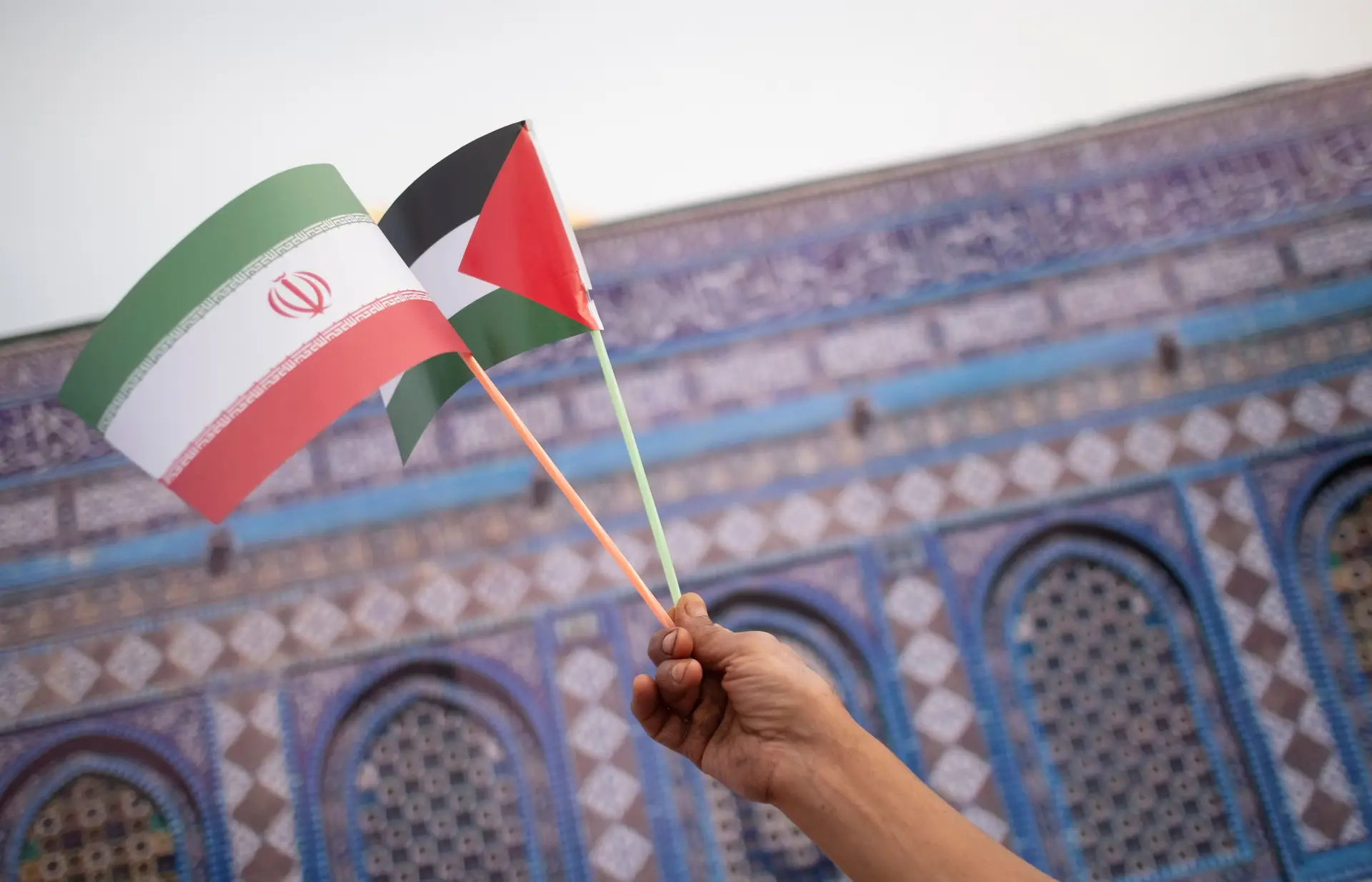 Bandeiras do Irão e da Palestina