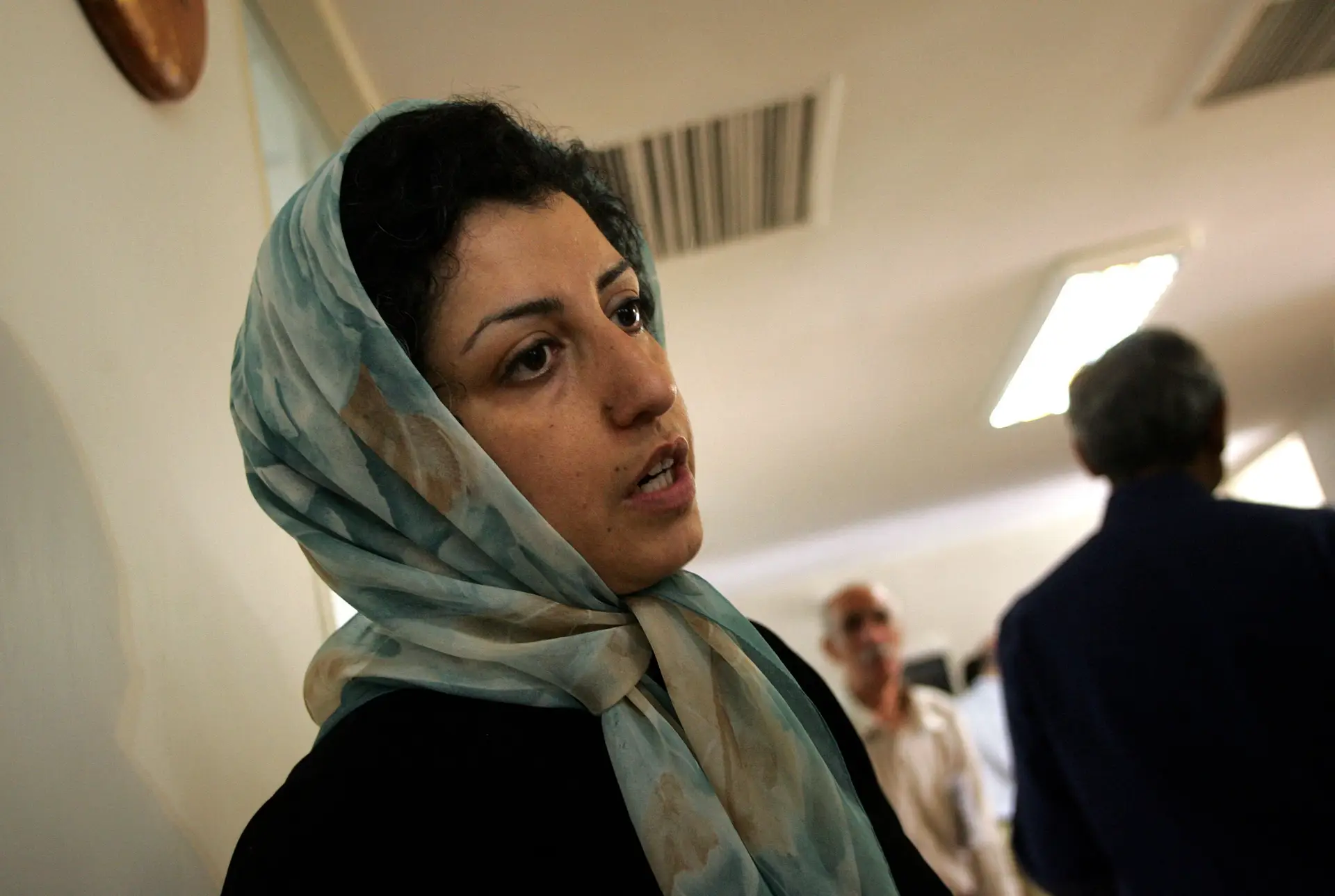 Fotografia da ativista iraniana Narges Mohammadi, datada de 2007.
