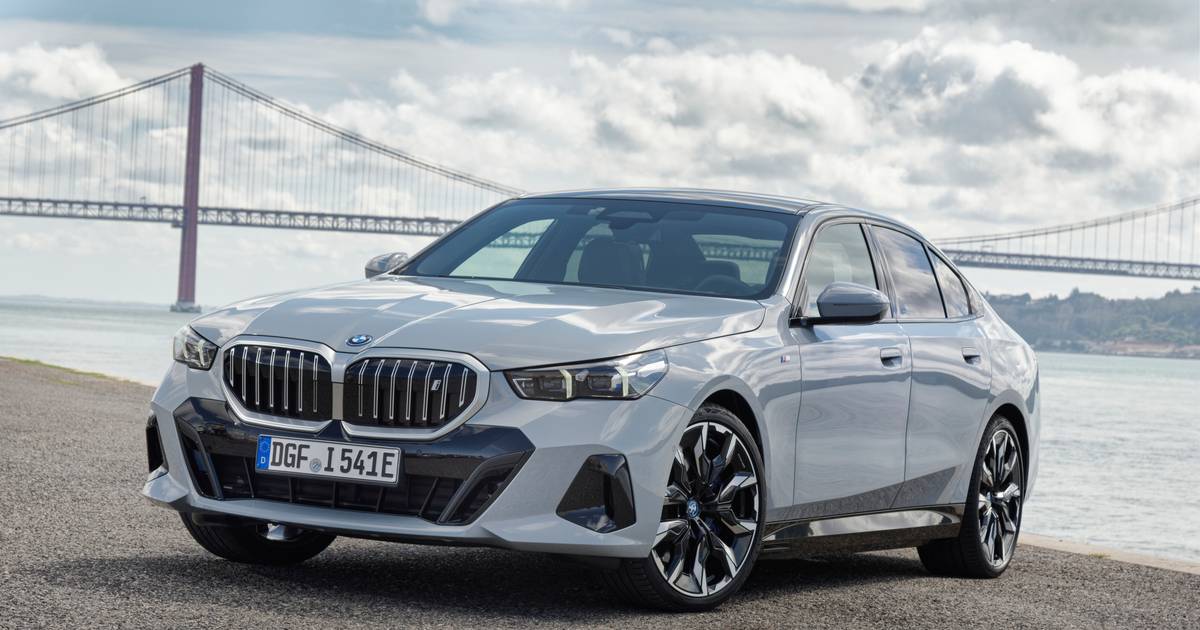 BMW lança mais um modelo elétrico: o i5, que teve apresentação mundial em Portugal