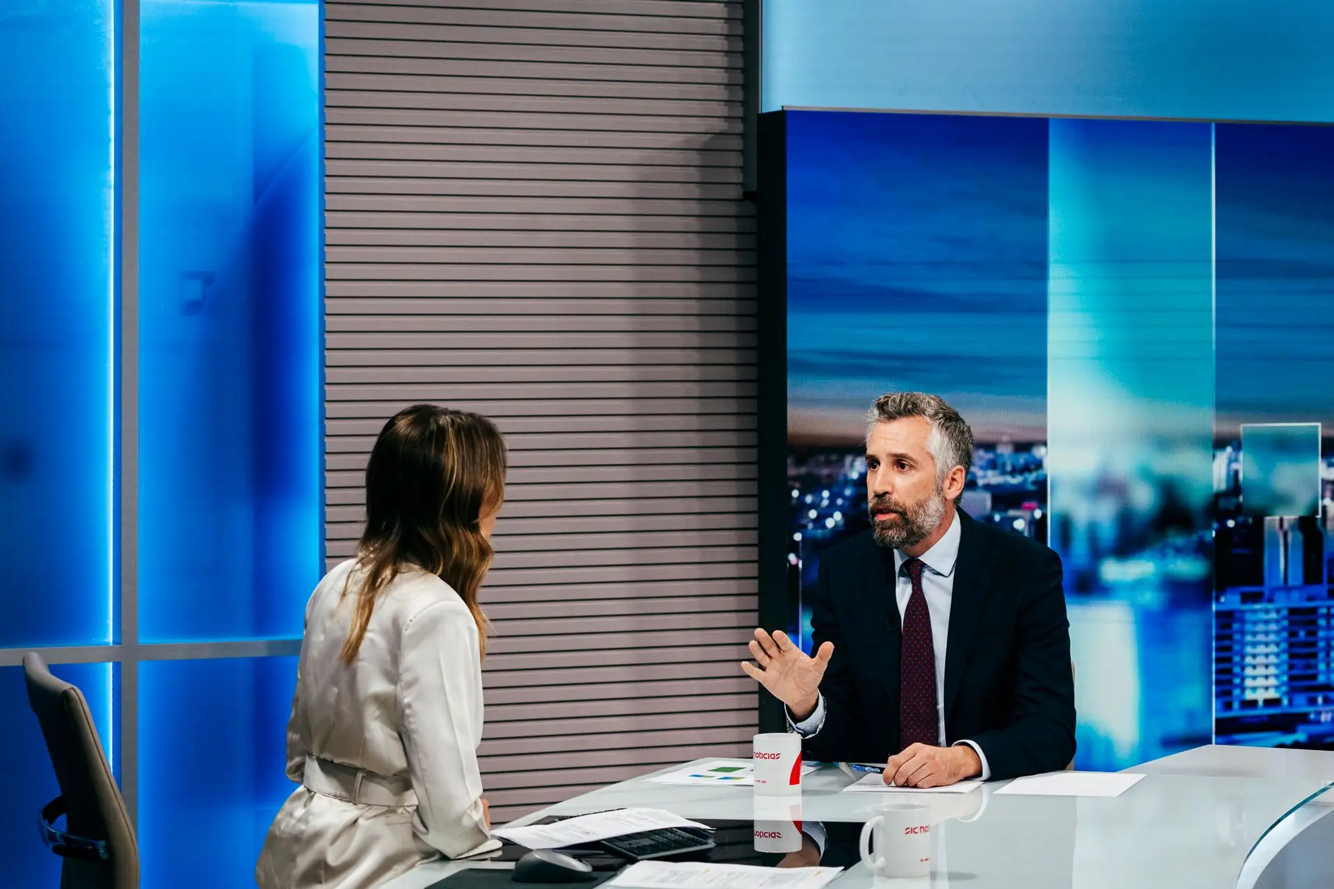 "Era possível fazer diferente". Pedro Nuno reduzia menos a dívida e usava margem para "fazer as pazes" com professores e médicos