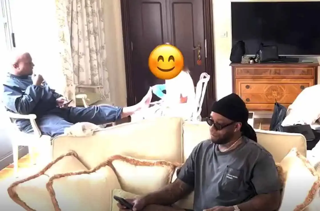 Kanye West interrompe pedicura abruptamente, mas é a cara de Ty Dolla $ign que marca um vídeo inexplicável