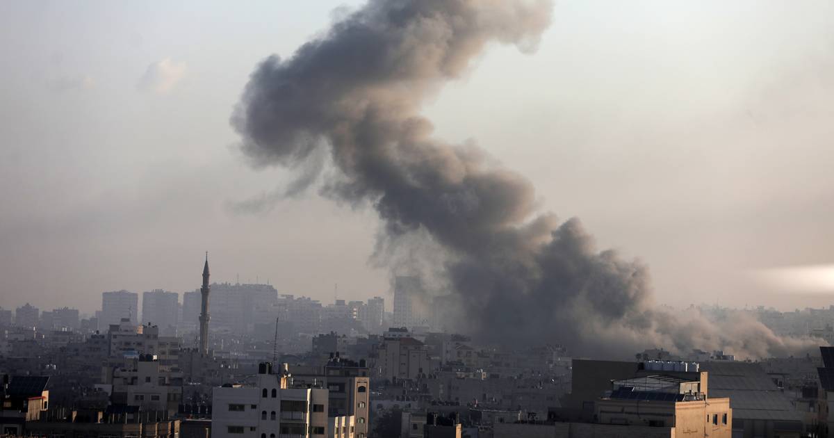 Quartel-general do Hamas foi atacado; há pelo menos 1300 israelitas e 1200 palestinianos mortos; secretário de Estado dos EUA em Telavive