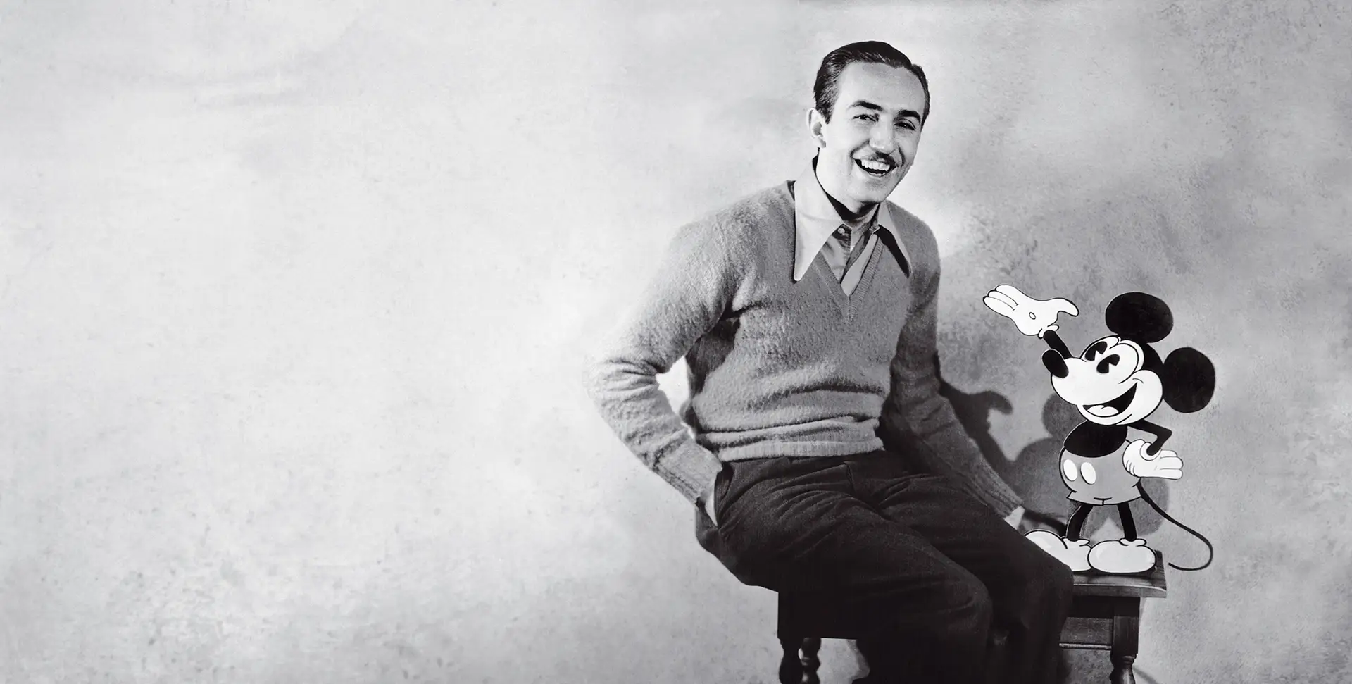O lado negro de Walt Disney, uma personalidade conturbada, sujeita a crises depressivas e corroída por não saber exatamente quem era