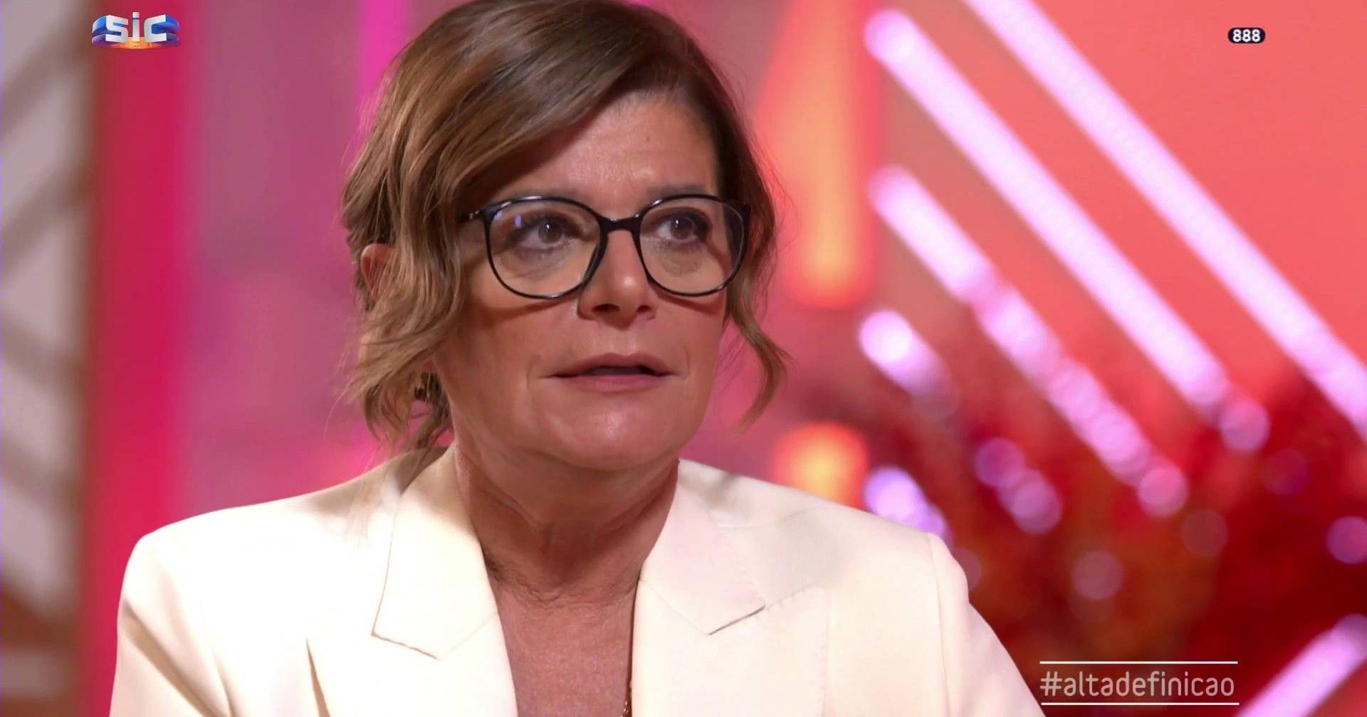 Júlia Pinheiro: “Estou muito envergonhada por Portugal: tem cidades cheias  de turistas e os seus habitantes estão na rua, a viver no carro” - Expresso
